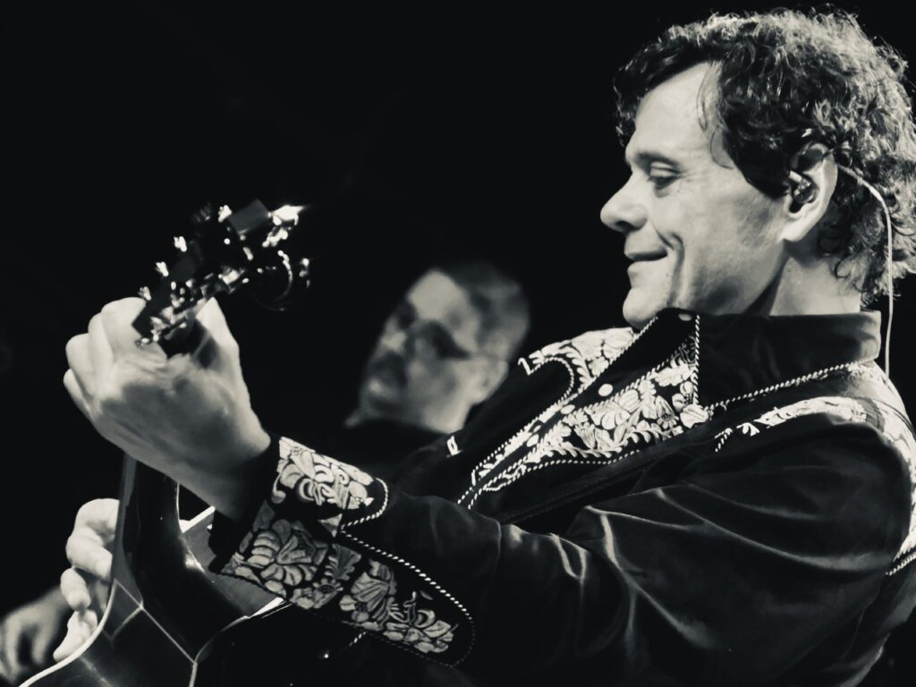 SCOTT SMITH – AN ARTIST SPOTLIGHT AND IN -DEPTH INTERVIEW